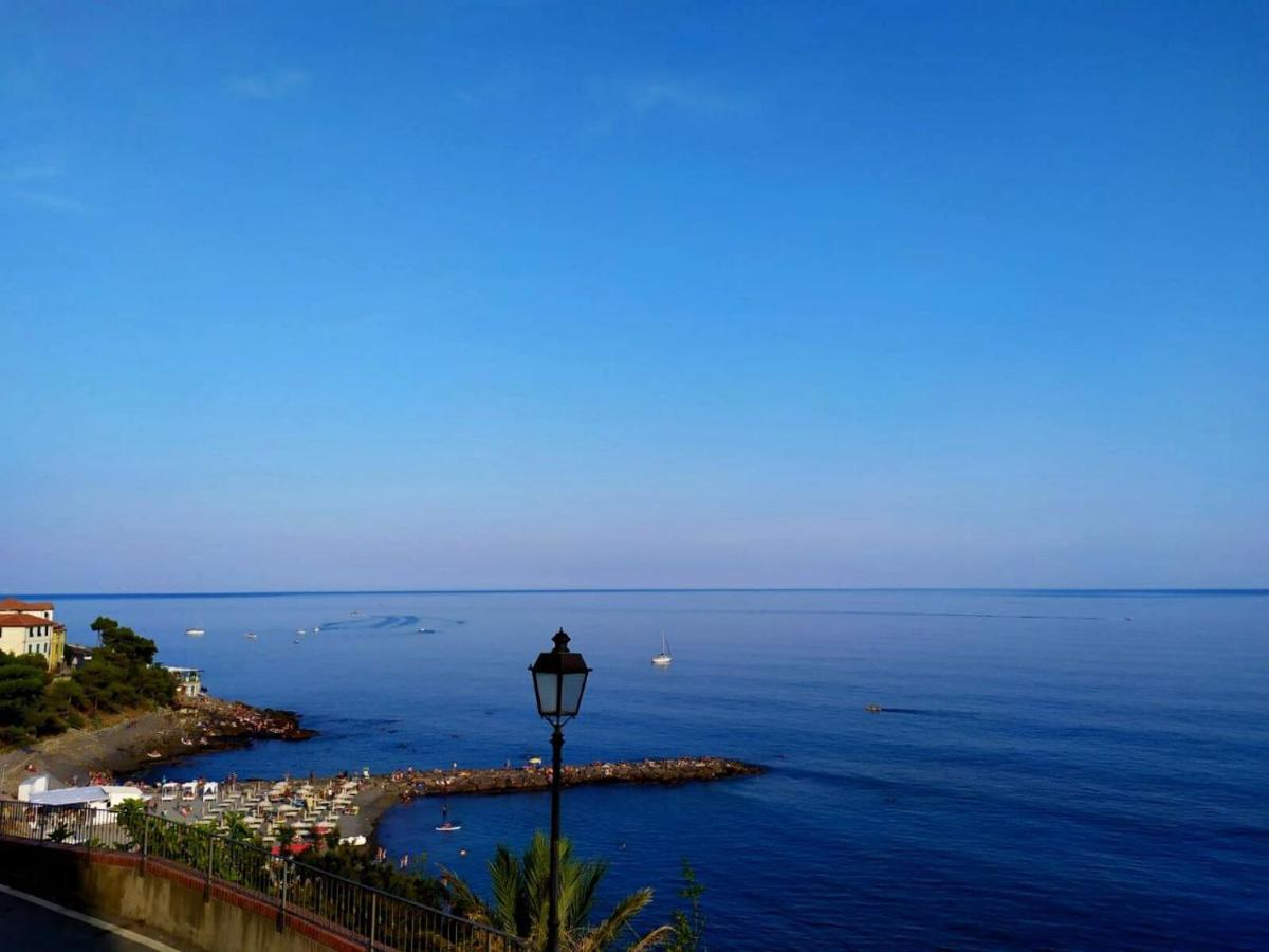 Tra Il Borgo E Il Mare Bed & Breakfast Cervo Exterior photo